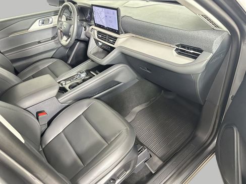 Used 2025 Ford Explorer Active w/ Active Comfort Package RWD image 26