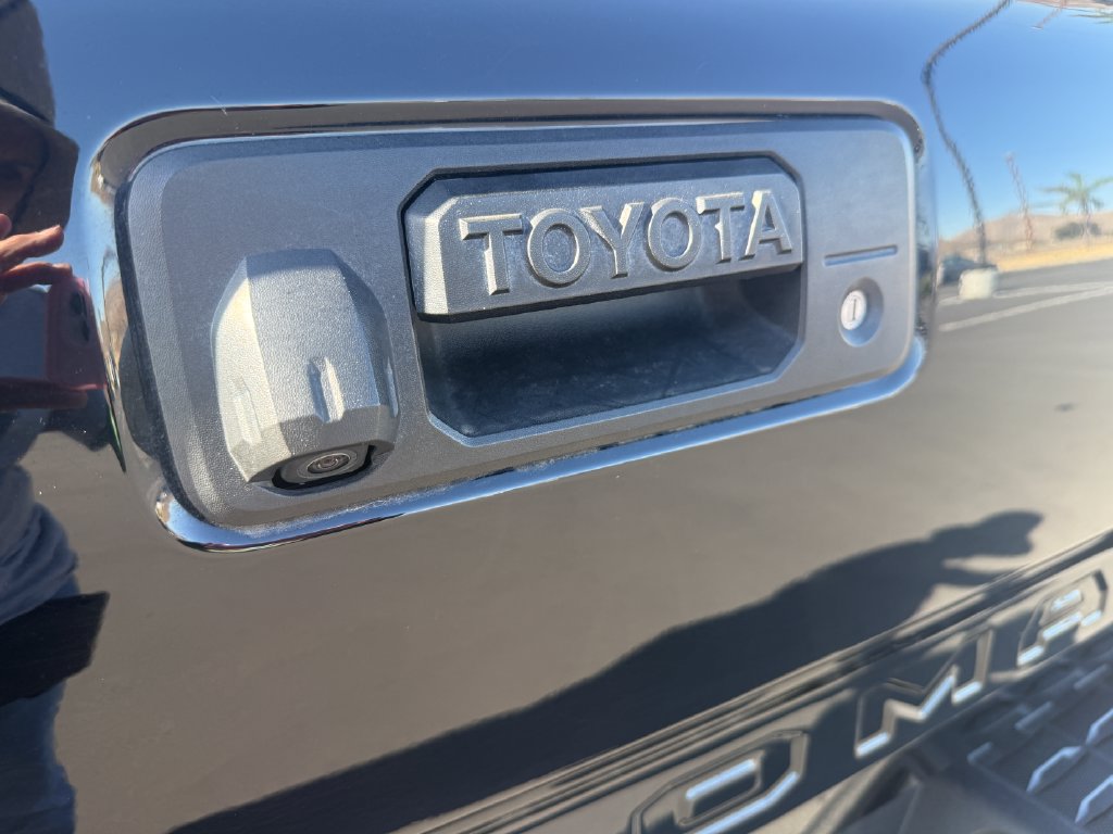 Used 2020 Toyota Tacoma TRD Off-Road w/ Technology Package AWD/4WD image 6