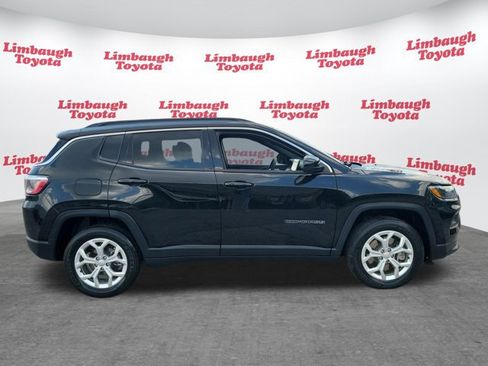 Used 2024 Jeep Compass Latitude AWD/4WD image 2