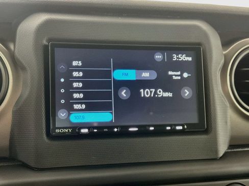 Used 2018 Jeep Wrangler Unlimited Sport S AWD/4WD image 15