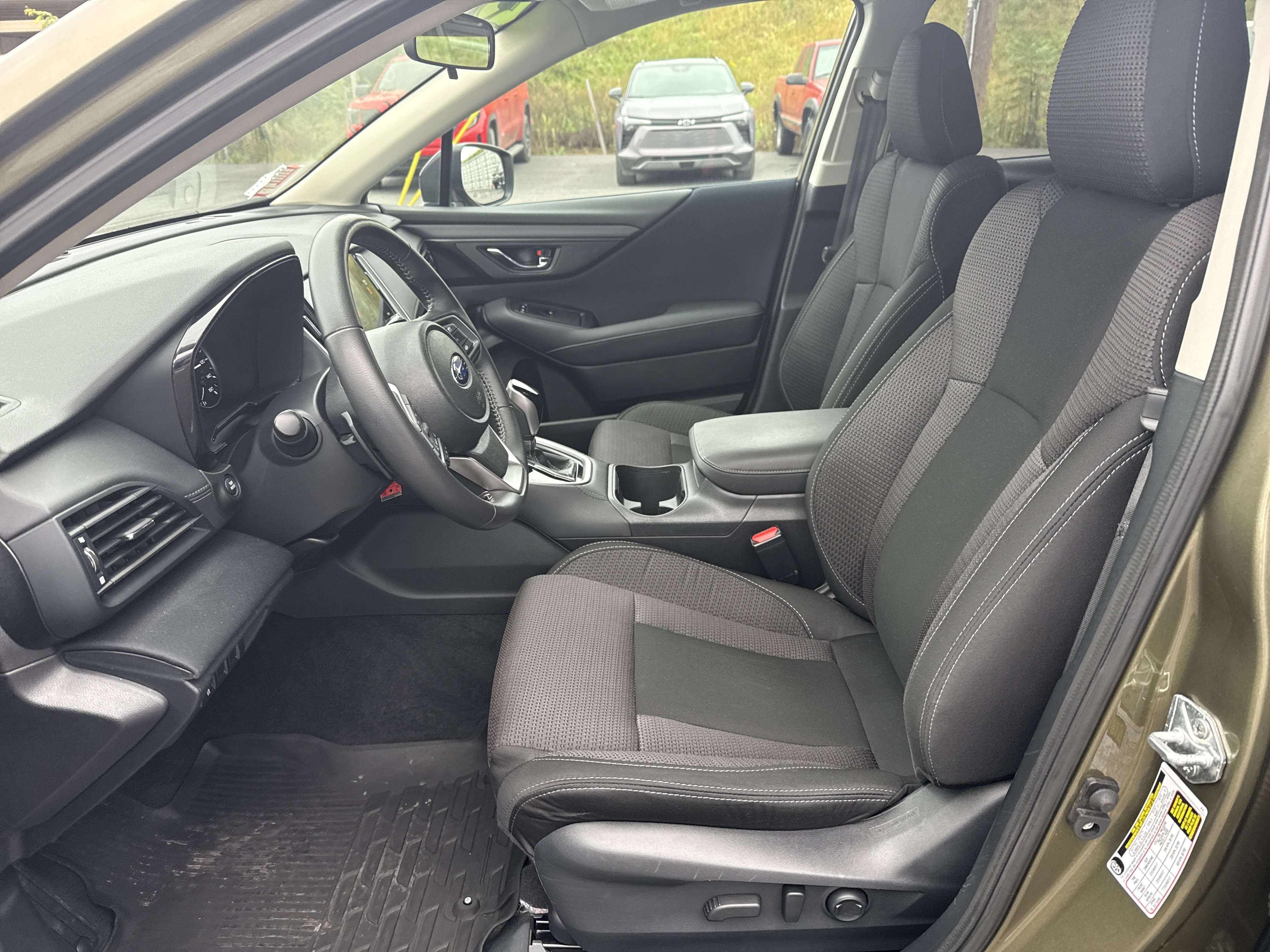 Used 2025 Subaru Outback Premium AWD/4WD image 12
