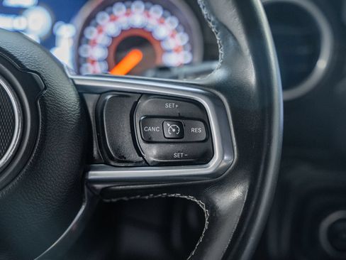 Used 2018 Jeep Wrangler Unlimited Sahara AWD/4WD image 34