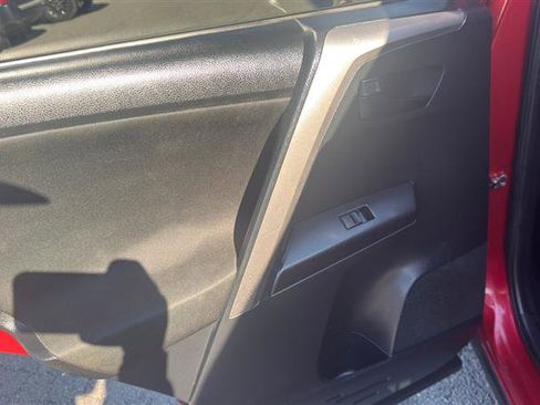 Used 2016 Toyota RAV4 LE FWD image 19