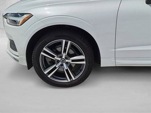 Used 2021 Volvo XC60 T5 Momentum w/ Premium Package AWD/4WD image 14