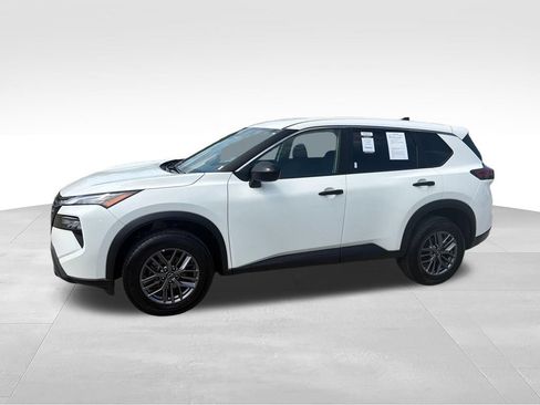 Used 2024 Nissan Rogue S AWD/4WD image 2