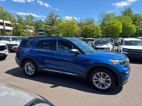 Certified 2023 Ford Explorer XLT w/ Equipment Group 202A AWD/4WD image 4