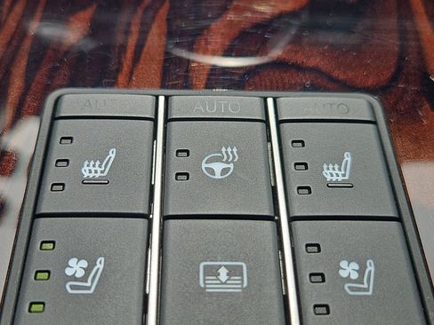 Used 2024 Lexus LS 500 AWD w/ Interior Upgrade Package image 26