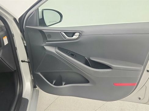 Used 2018 Hyundai Ioniq Blue image 30