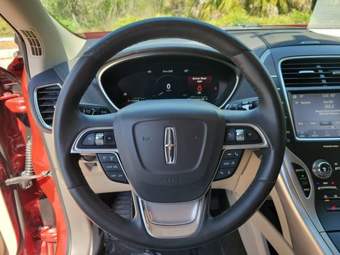 Used 2020 Lincoln Nautilus FWD w/ Equipment Group 101A image 31