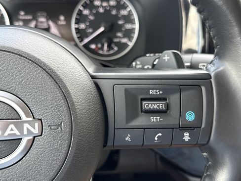 Used 2025 Nissan Pathfinder SV FWD image 22