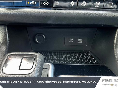 Used 2025 Nissan Pathfinder SV image 24