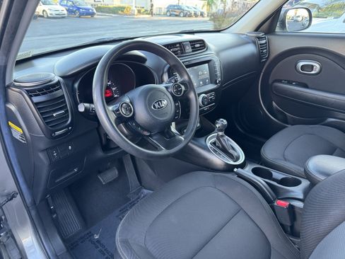 Used 2019 Kia Soul + image 16