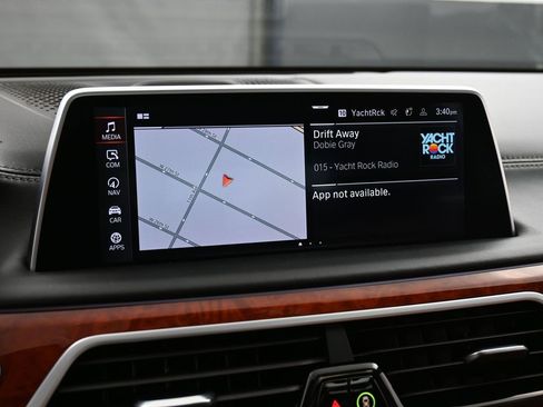 Used 2022 BMW ALPINA B7 xDrive w/ Luxury Rear Seating Package image 22