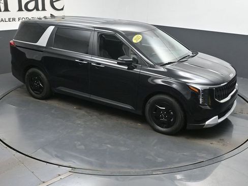 Used 2025 Kia Carnival FWD image 47