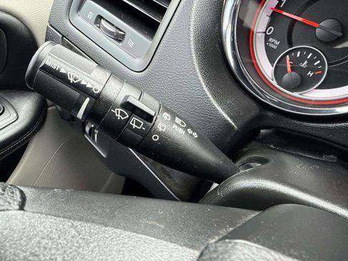 Used 2019 Dodge Grand Caravan SE w/ UConnect Hands-Free Group image 15