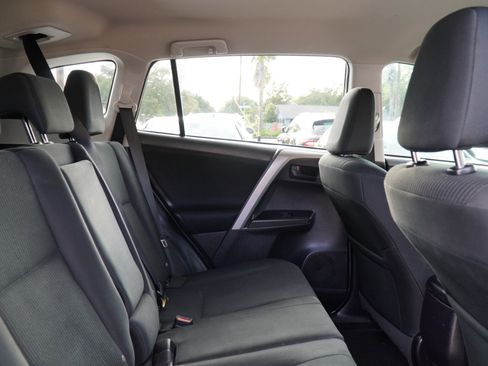 Used 2018 Toyota RAV4 LE image 19