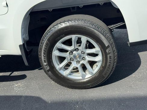 Used 2022 Chevrolet Silverado 1500 LT AWD/4WD image 10