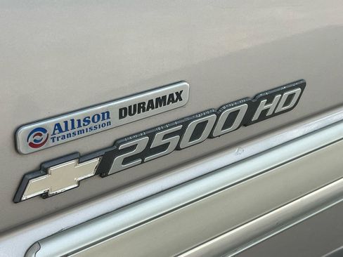Used 2006 Chevrolet Silverado 2500 LT w/ Heavy-Duty Power Package RWD image 17