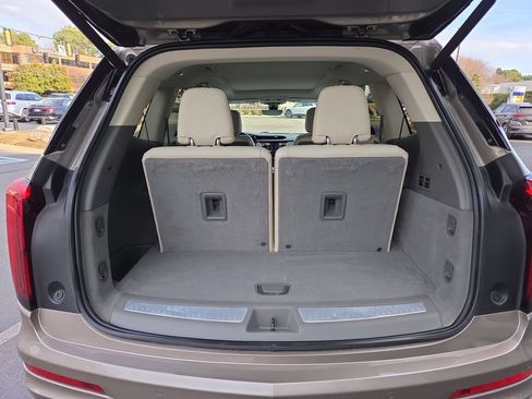 Used 2022 Cadillac XT6 Premium Luxury w/ Technology Package image 16