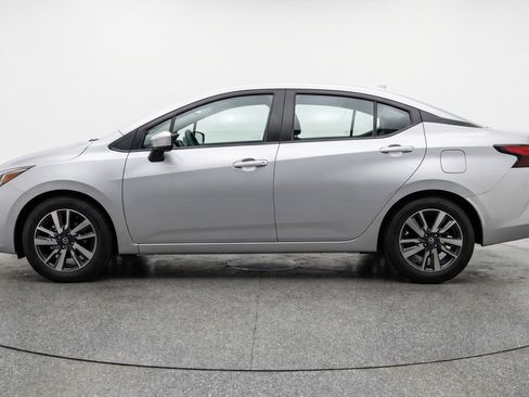 Used 2025 Nissan Versa SV image 5