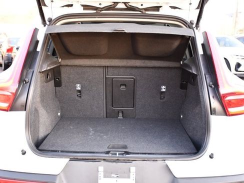 Certified 2025 Volvo XC40 B5 Core image 26