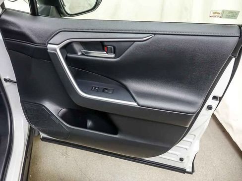 Used 2021 Toyota RAV4 Limited AWD/4WD image 31