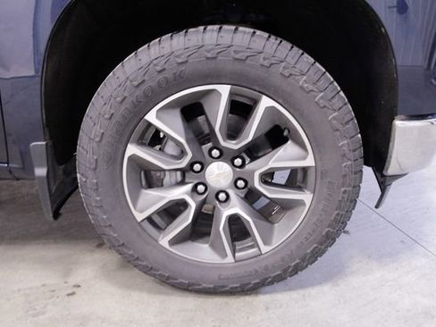 Used 2022 Chevrolet Silverado 1500 LT image 12