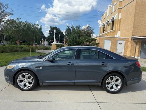 Used 2010 Ford Taurus SEL image 9