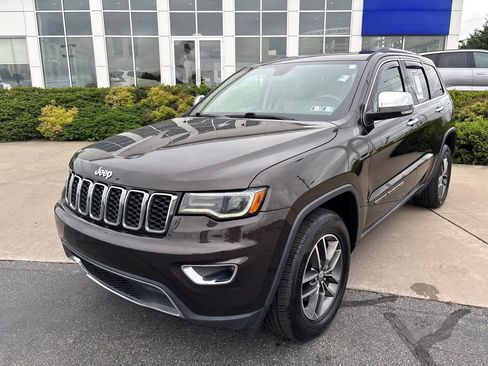 Used 2017 Jeep Grand Cherokee Limited w/ Luxury Group II AWD/4WD image 2