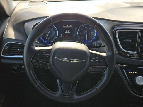 Used 2018 Chrysler Pacifica Touring Plus w/ S Appearance Package FWD image 18