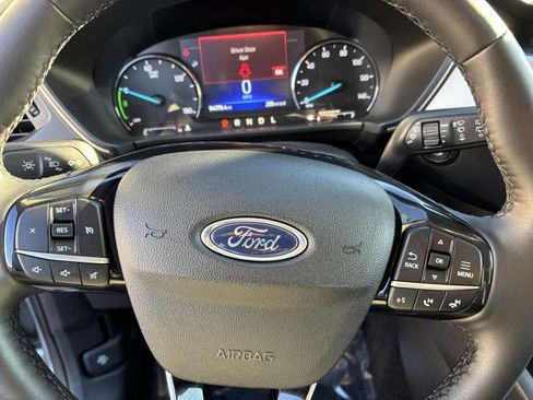 Certified 2022 Ford Escape SE w/ SE Sport Appearance Package image 18