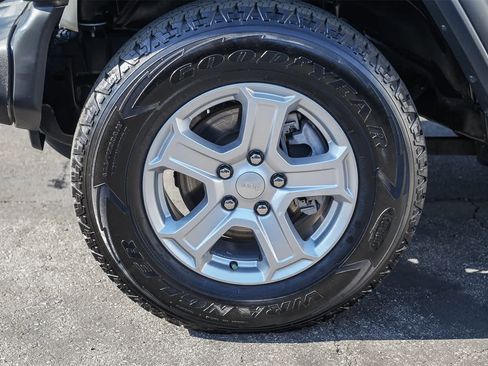 Used 2018 Jeep Wrangler Unlimited Sport S image 9