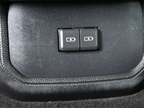 Used 2023 Toyota Highlander XLE image 19