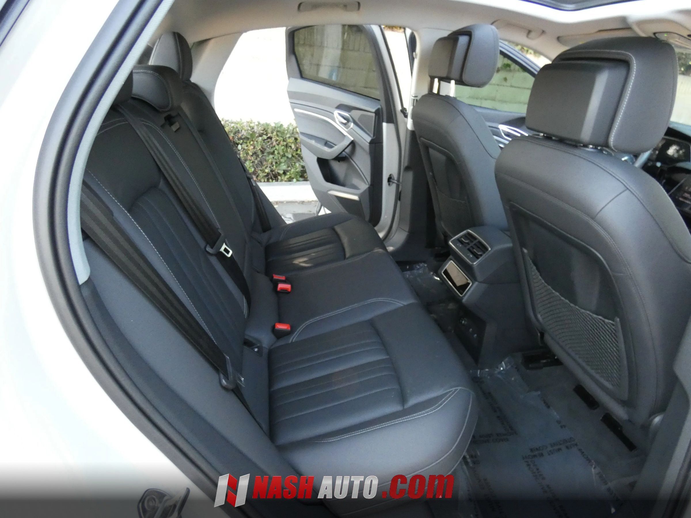 Used 2022 Audi e-tron Premium Plus w/ Premium Plus Package AWD/4WD image 37