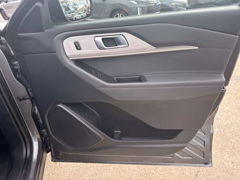 Used 2025 Ford Explorer Active image 13