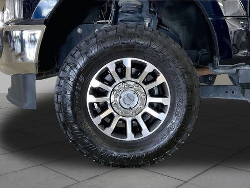Used 2022 Ford F250 Lariat w/ FX4 Off-Road Package AWD/4WD image 9
