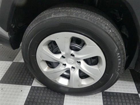 Used 2021 Toyota RAV4 LE FWD image 16