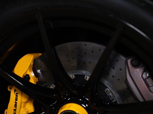 Used 2019 McLaren Senna RWD image 23
