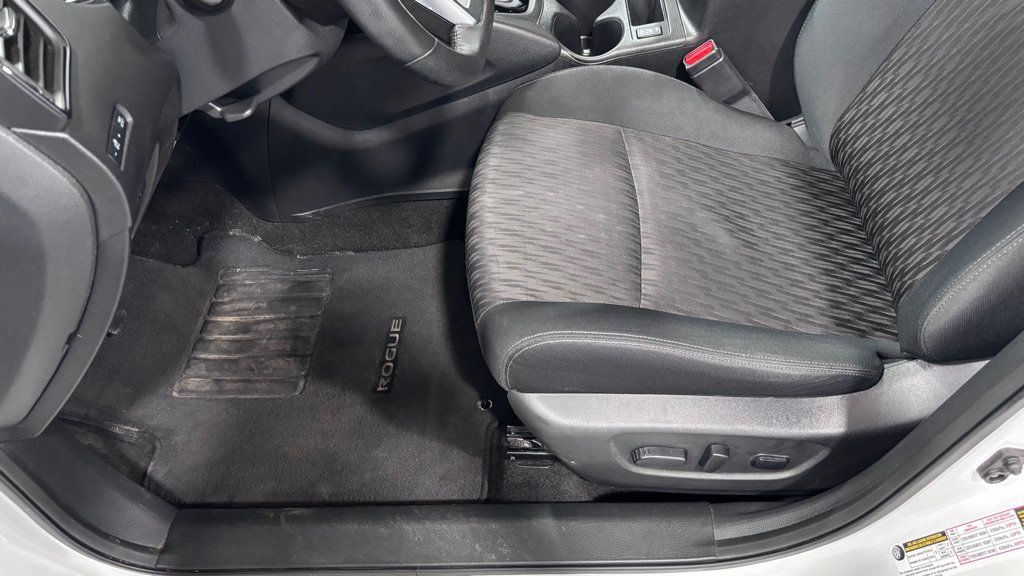 Used 2018 Nissan Rogue SV AWD/4WD image 11