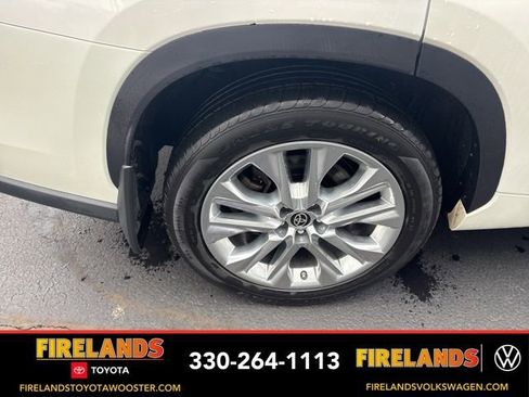 Used 2021 Toyota Highlander Limited image 25