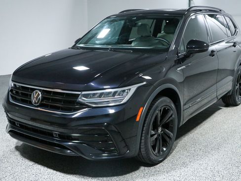 Used 2023 Volkswagen Tiguan SE R-Line FWD image 34