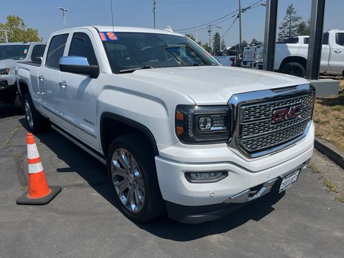 Used 2018 GMC Sierra 1500 Denali w/ Denali Ultimate Package AWD/4WD image 4