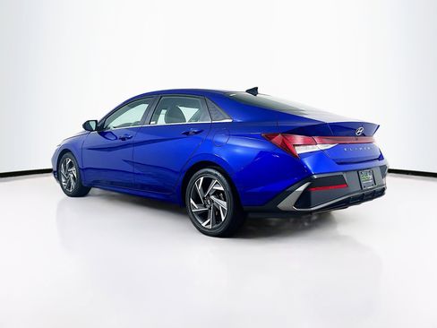 Used 2025 Hyundai Elantra SEL FWD image 5