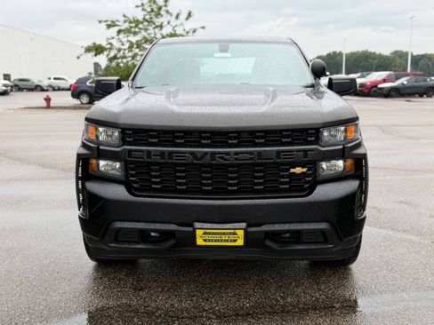 Used 2021 Chevrolet Silverado 1500 W/T w/ Z71 Off-Road Package AWD/4WD image 2