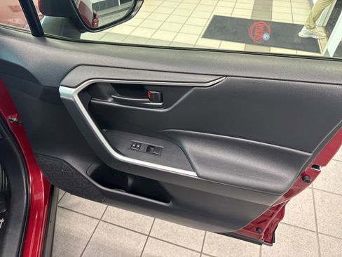 Used 2019 Toyota RAV4 LE image 21