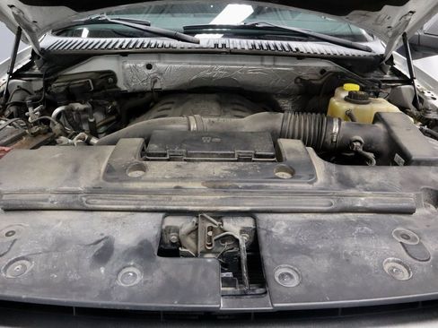 Used 2017 Ford Expedition XLT image 23