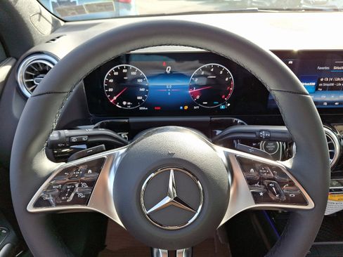 New 2025 Mercedes-Benz GLA 250 4MATIC image 15