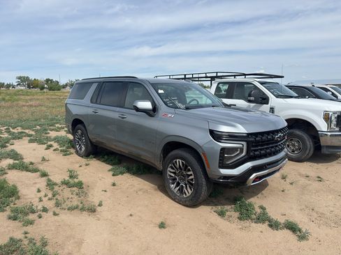 Used 2025 Chevrolet Suburban Z71 AWD/4WD image 5