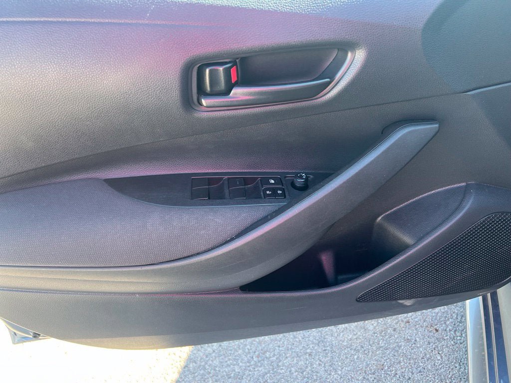 Used 2025 Toyota Corolla LE FWD image 9