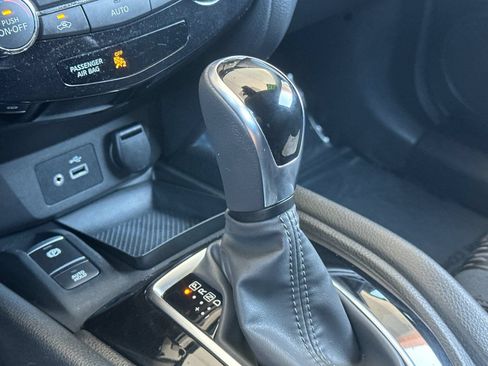 Used 2020 Nissan Rogue SV w/ Premium Package FWD image 22